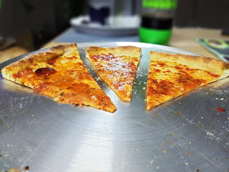 סלייסים של פיצה ניו יורק