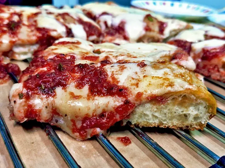 מתכון לפיצה סיציליאנית (פיצה מרובעת בתבנית)